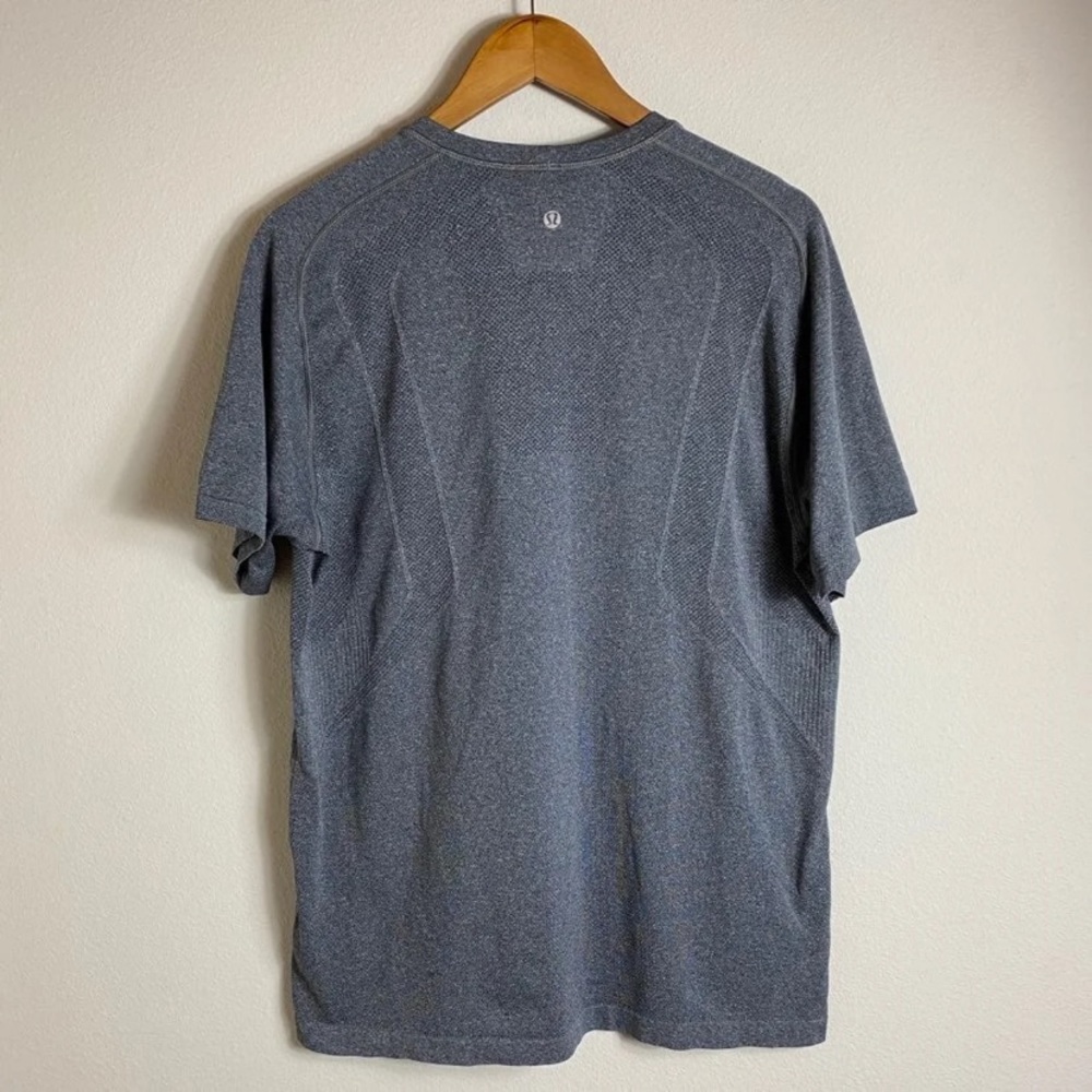 ❌SOLD❌Men’s Large Grey Active Lululemon Shirt - Picture 11 of 14